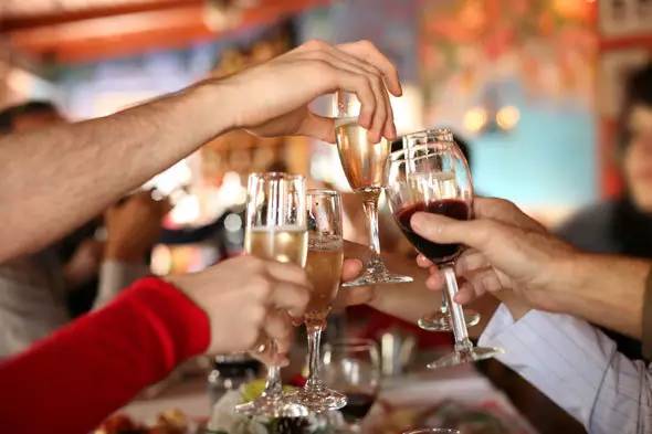 医聊真相开年饭喝High起来，扣喉？吃药？NoNoNo