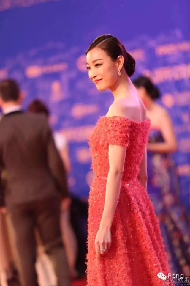 哭着喊回前女友，也阻止不了冯绍峰恋少女啊！但，谁在乎啊