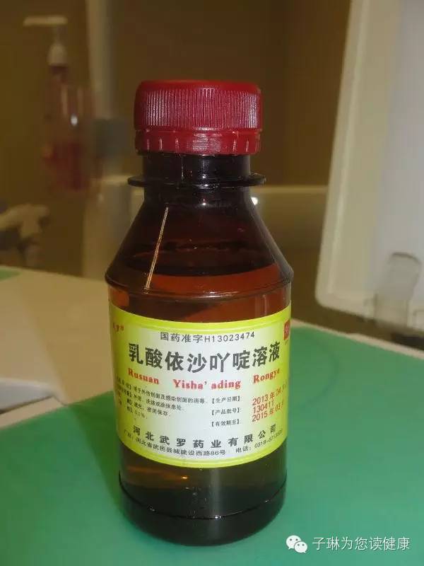 喝酒后嘴唇起皮裂口是怎么回事,嘴唇裂口起皮是什么原因