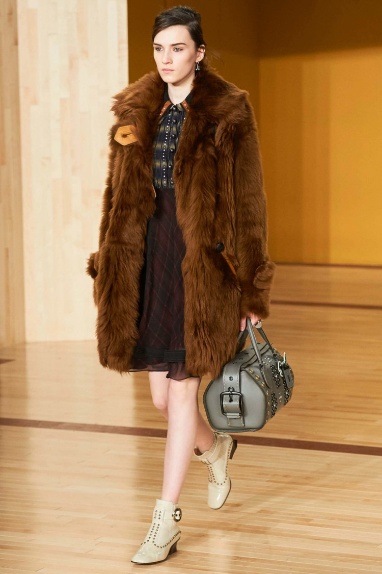 你以为只会做包的Coach，人家的衣服早就美翻天了！