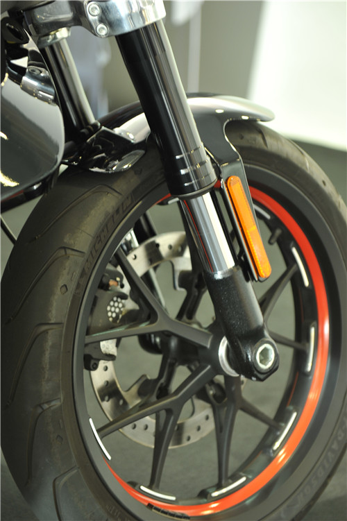 哈雷livewire试驾视频,哈雷新车livewire评测