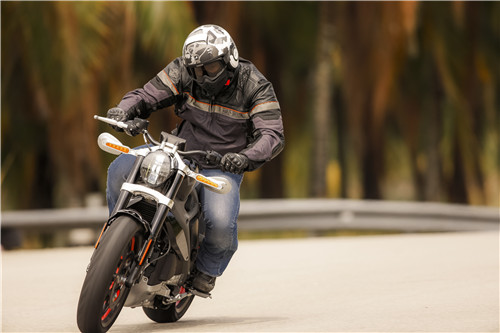 哈雷livewire试驾视频,哈雷新车livewire评测