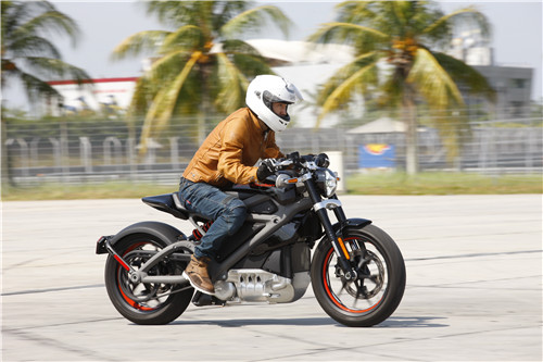 哈雷livewire试驾视频,哈雷新车livewire评测