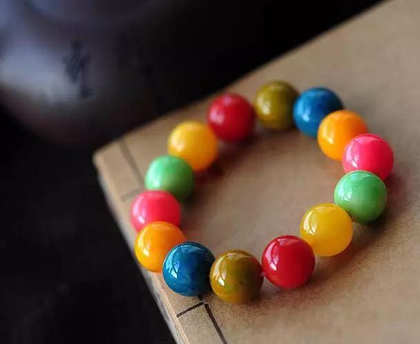 蜜蜡的造假手段,各种造假蜜蜡都会暴露出真身