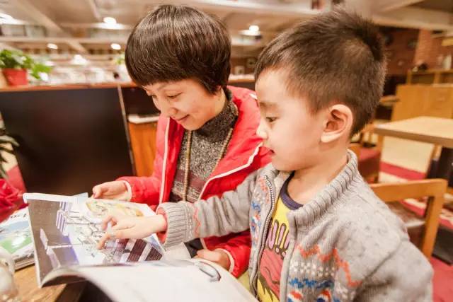 这家书店开在了郑州最“贵”的地方，却不卖书