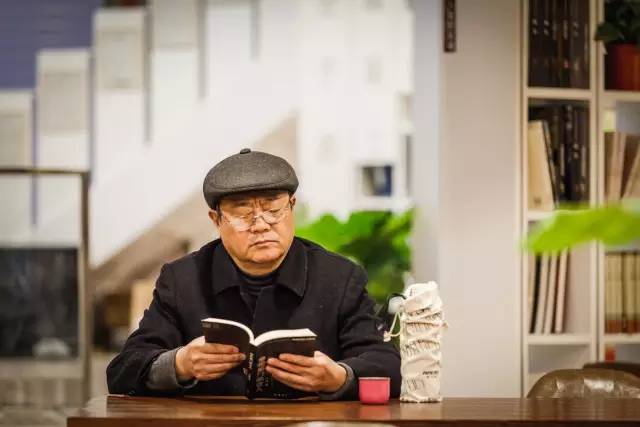 这家书店开在了郑州最“贵”的地方，却不卖书