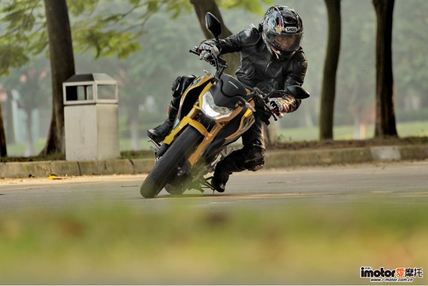 17款五羊本田cb190r属于街车吗,五羊本田cb190r对比豪爵dr300