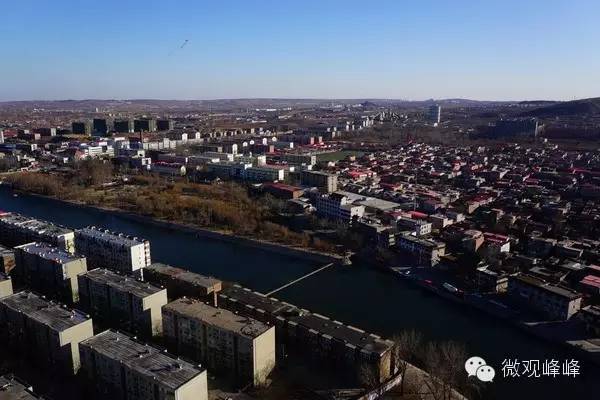 只有站得高才能望见远处的风景,鸟瞰峰峰