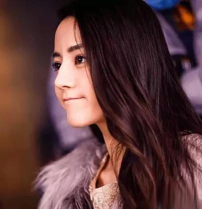 鼻子垫的太往上了,鼻子垫得不高是不是不容易歪