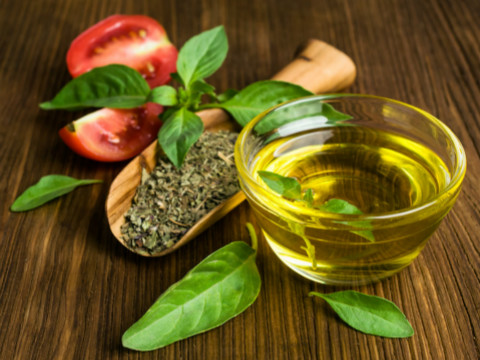 初榨橄榄油能不能炒菜,橄榄油炒菜好吃吗香吗