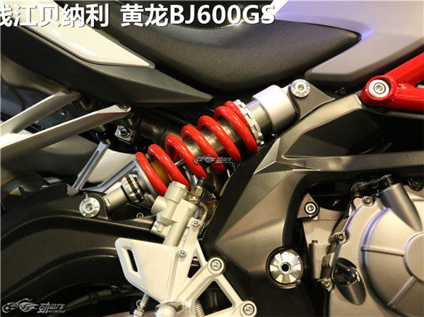 黄龙600和正常四缸,黄龙600新款对比老款