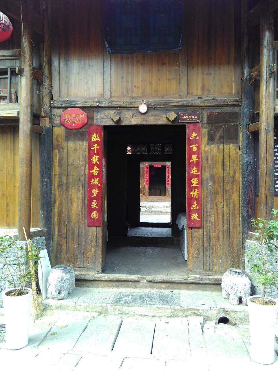 看看如今旧州镇终于找到了历史上夜郎自大的底气