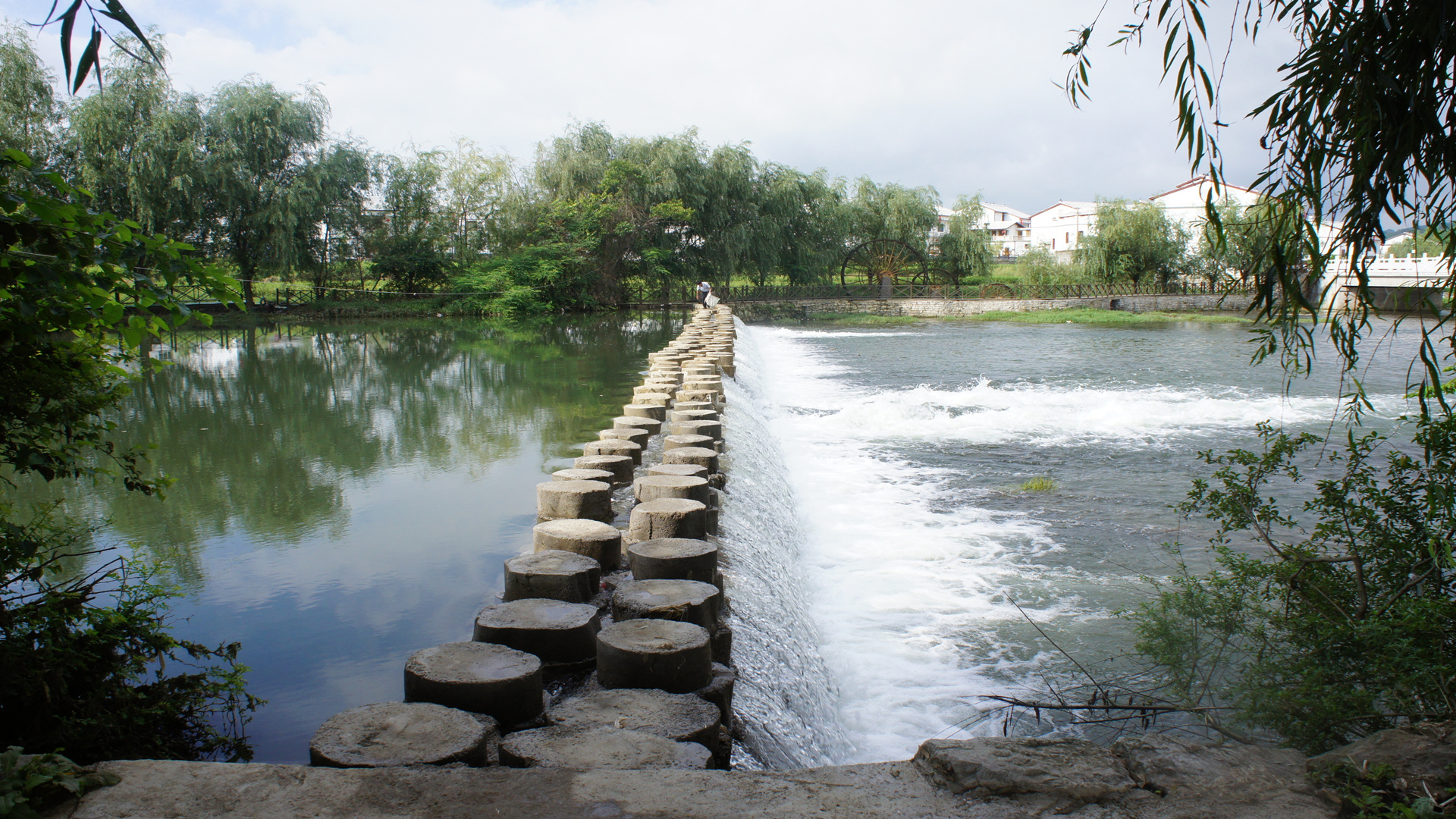 看看如今旧州镇终于找到了历史上夜郎自大的底气