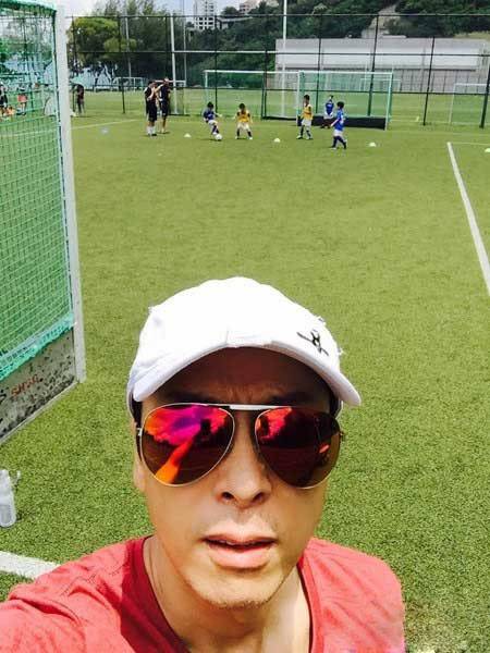 甄子丹儿子跆拳道红带，张晋被女儿“甜蜜家暴”，功夫二代太厉害