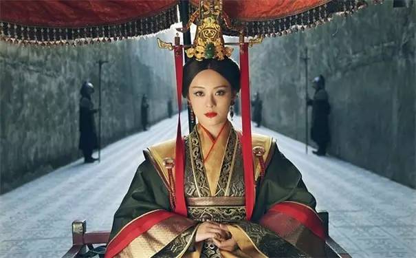 史上最奇葩的化妆品名,宫廷风化妆品