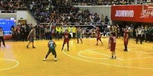 怪球手萧敬腾篮球水平如何科比见他都曾带雨伞