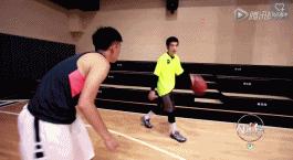 怪球手萧敬腾篮球水平如何科比见他都曾带雨伞