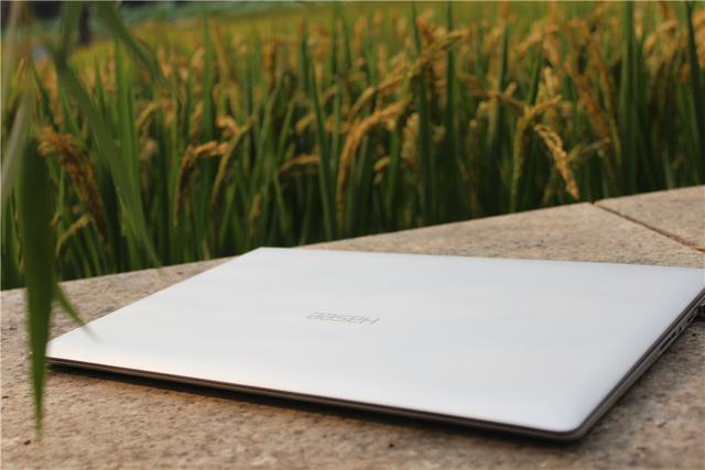 盘点那些学生的逆天颜值,又轻薄性能又好的超级本