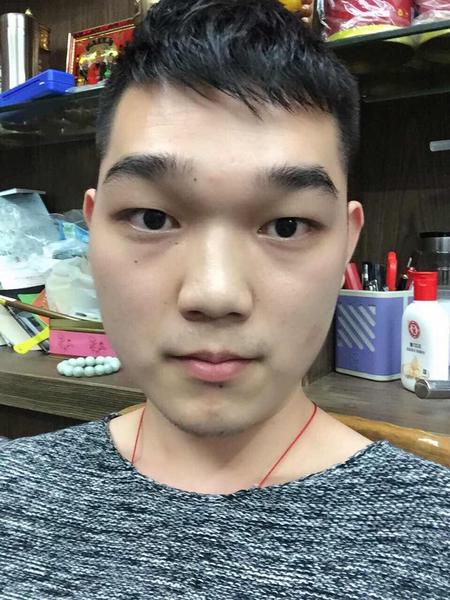 一群人玩的游戏手机,一群玩手机的人