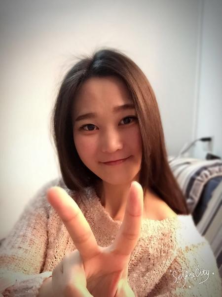 一群人玩的游戏手机,一群玩手机的人