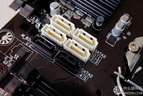 【良心定价的网吧利器，槽点需改进】惠科HKCX320曲面一体机拆机、升级配件及评测