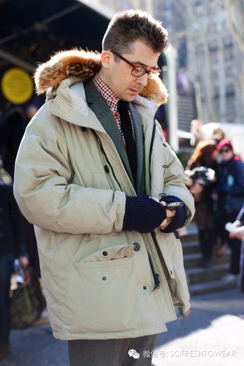 爆款羽绒服谁穿都好看,冬天穿什么颜色的羽绒服最好看