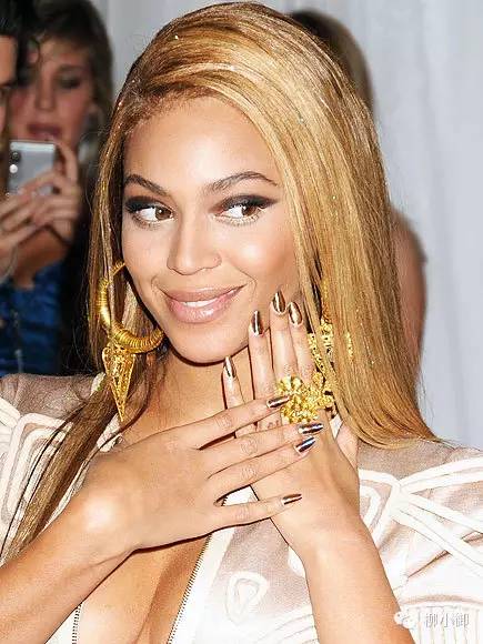 红绿搭配的美甲新年,同学会装b的最高境界