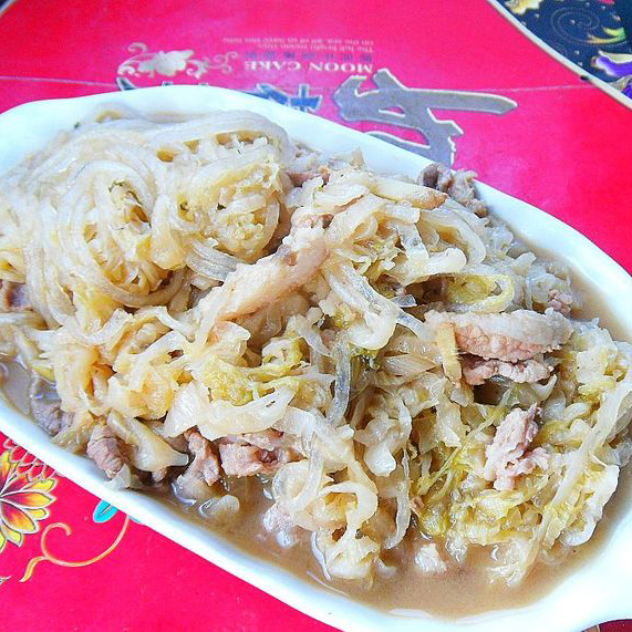 炒菜时关火放味精做法,味精和鸡精放进去多长时间关火