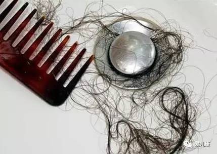 头发本来就少好担心产后脱发,涨知识产后脱发的你该如何拯救