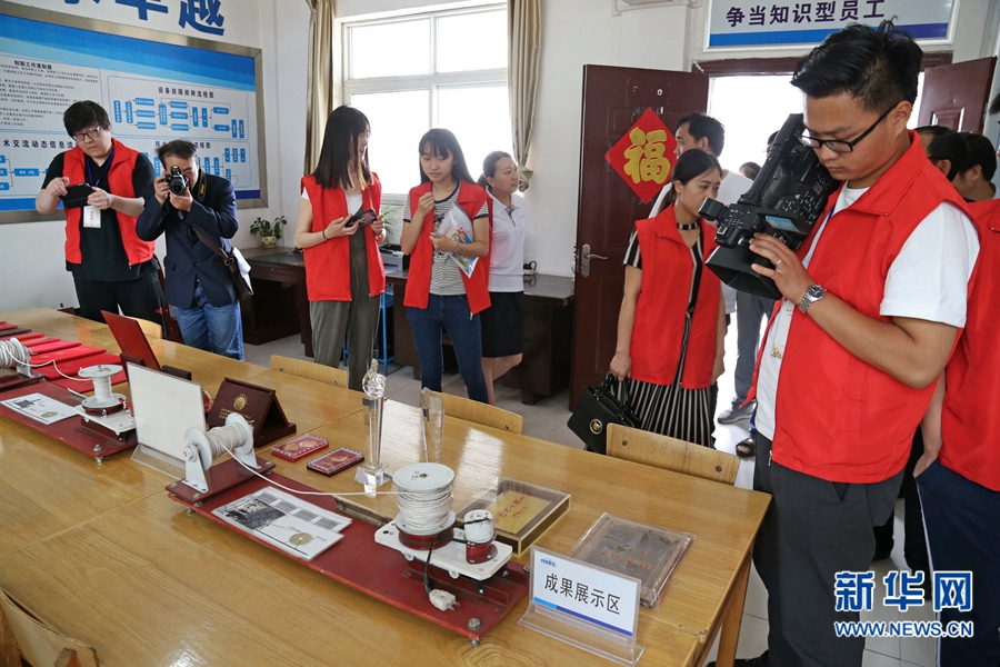 罗永福：在通电灯泡上切割铁丝的煤炭技能大师