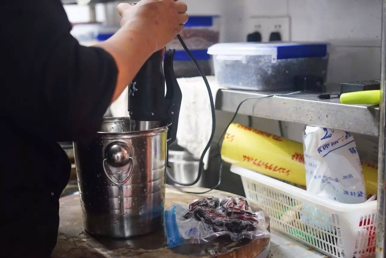 6张桌子，2个包厢，城南这家连导航都搜不到的私房小馆子，却藏着《食神》级别的蛋炒饭……