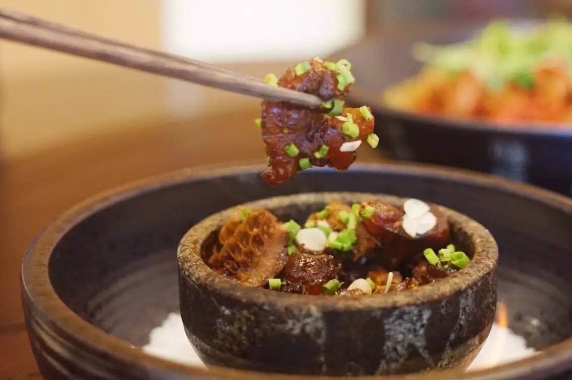 6张桌子，2个包厢，城南这家连导航都搜不到的私房小馆子，却藏着《食神》级别的蛋炒饭……