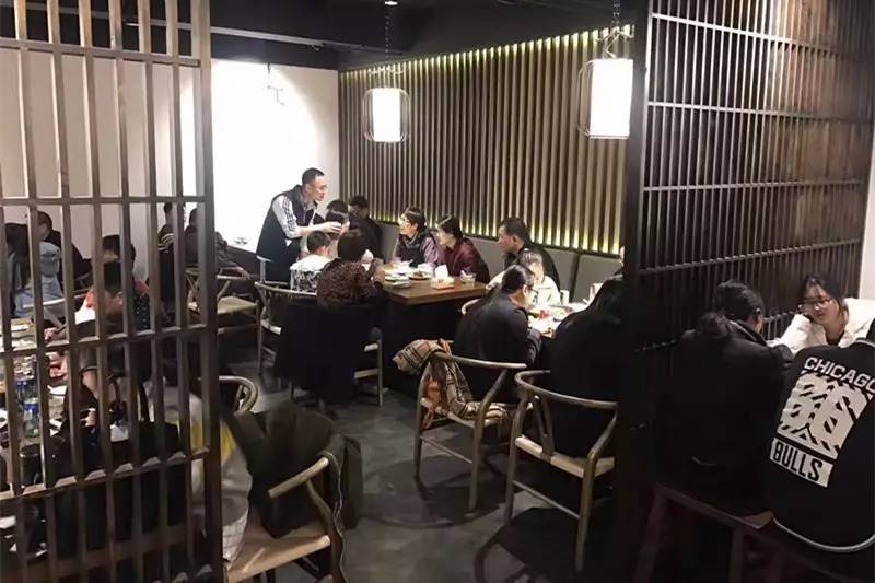 6张桌子，2个包厢，城南这家连导航都搜不到的私房小馆子，却藏着《食神》级别的蛋炒饭……