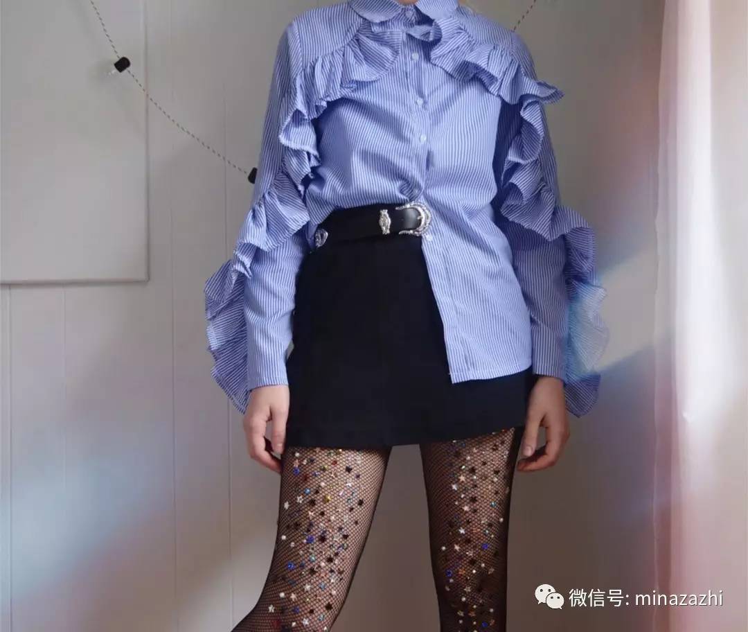 时尚|渔网袜的究极版!进来看看「花朵渔网袜」你能接受吗?原来辣眼的时尚也能这么仙!