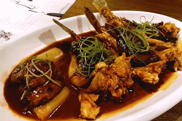 6张桌子，2个包厢，城南这家连导航都搜不到的私房小馆子，却藏着《食神》级别的蛋炒饭……