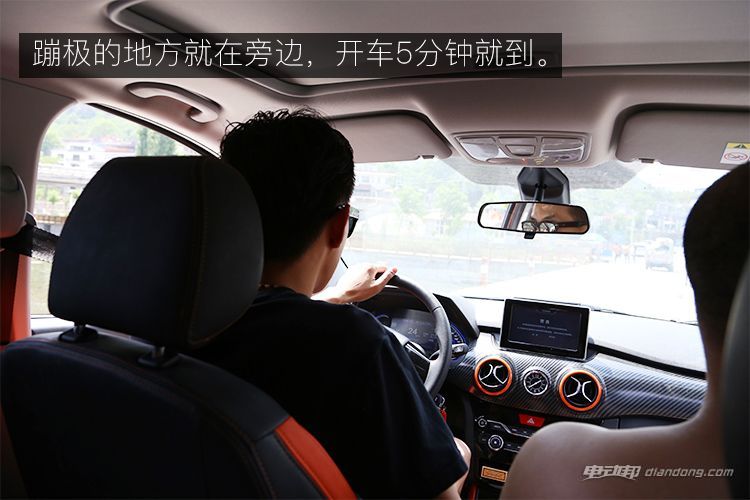 开着奔驰260的视频,开着es200去旅游是什么样的体验