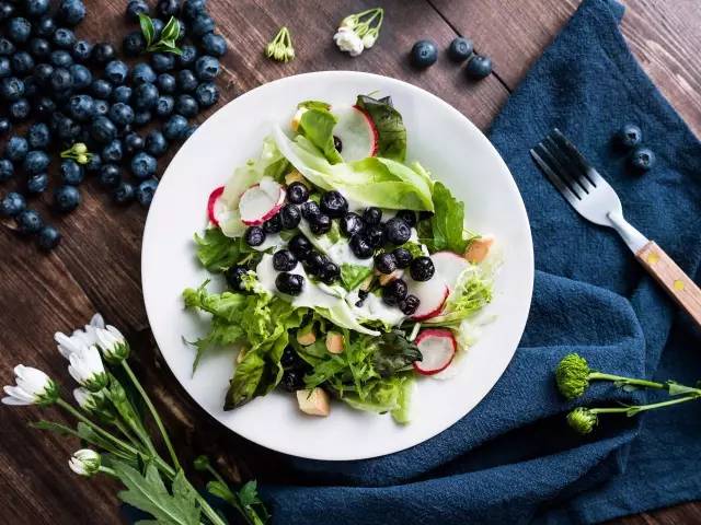 蓝莓冻一冻好吃吗,蓝莓不冻好吃还是冷冻好吃