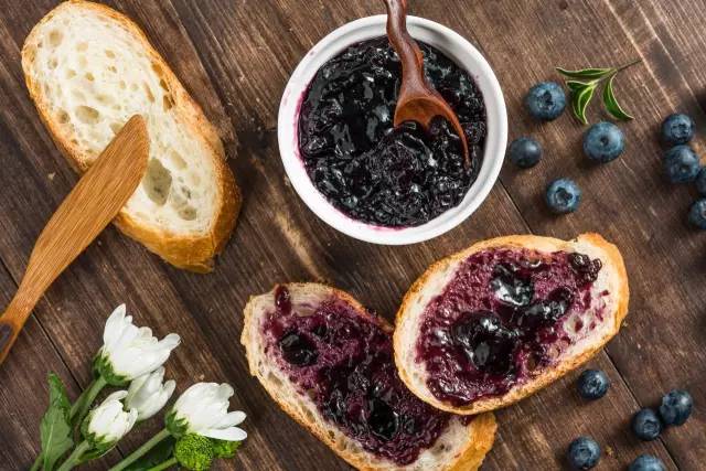 蓝莓冻一冻好吃吗,蓝莓不冻好吃还是冷冻好吃