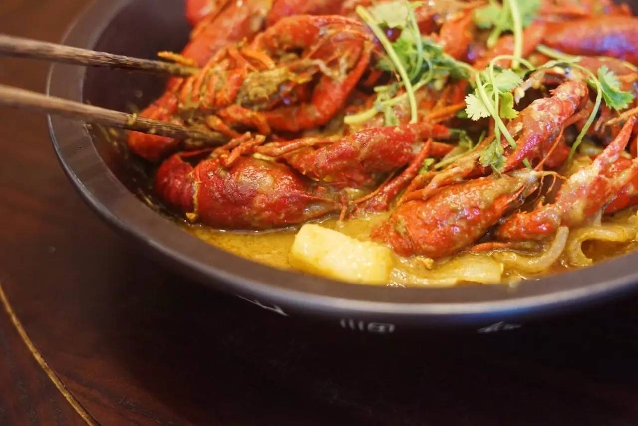 6张桌子，2个包厢，城南这家连导航都搜不到的私房小馆子，却藏着《食神》级别的蛋炒饭……