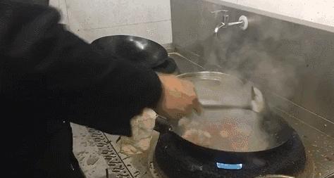 6张桌子，2个包厢，城南这家连导航都搜不到的私房小馆子，却藏着《食神》级别的蛋炒饭……