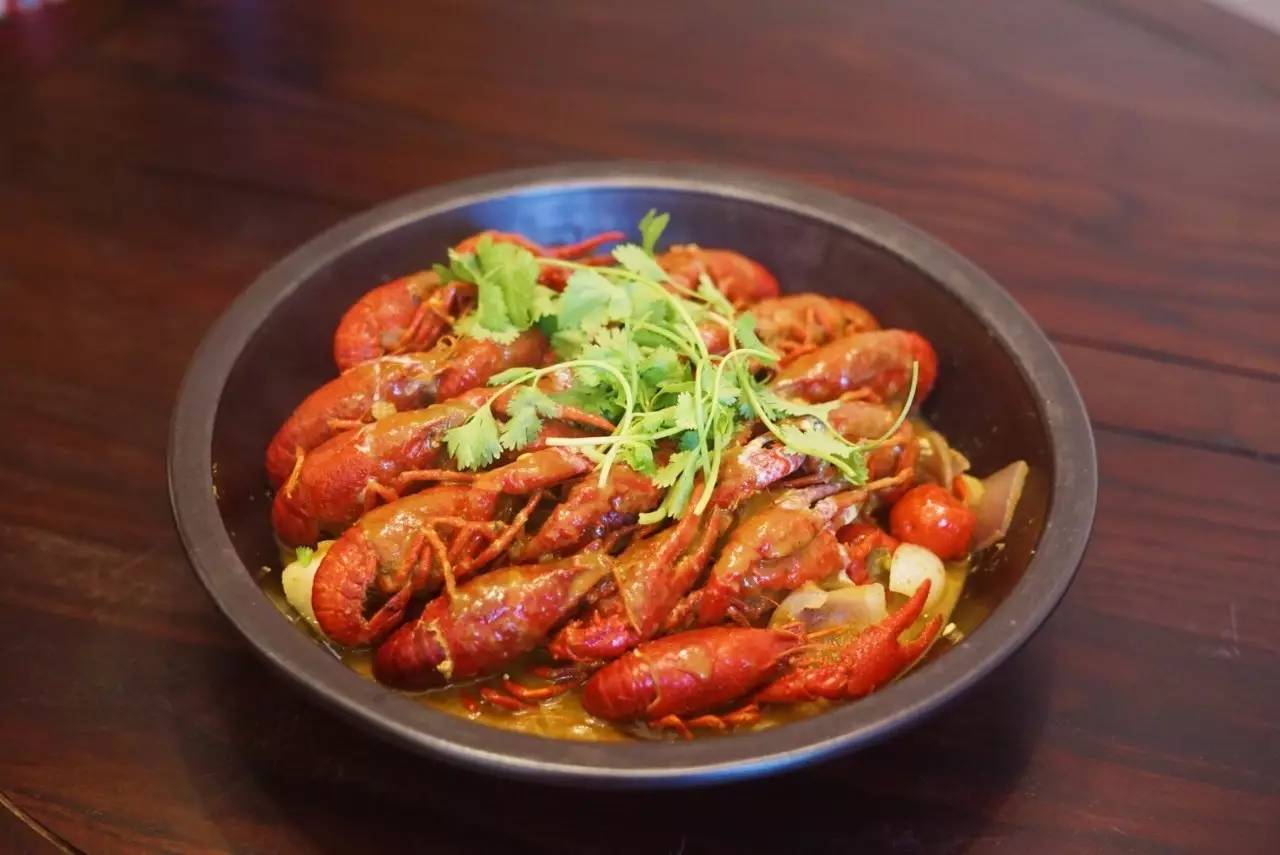 6张桌子，2个包厢，城南这家连导航都搜不到的私房小馆子，却藏着《食神》级别的蛋炒饭……