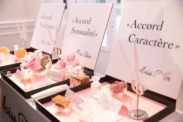 迪奥dior高定秀,迪奥早春红毯