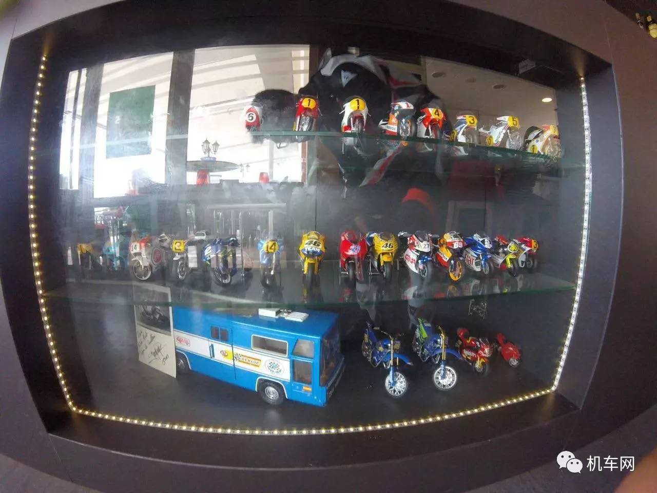 摩托车主题餐厅,这样的餐厅风扇灯你想拥有吗