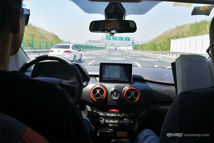 开着奔驰260的视频,开着es200去旅游是什么样的体验