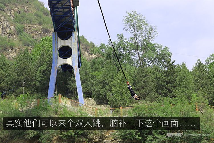 开着奔驰260的视频,开着es200去旅游是什么样的体验