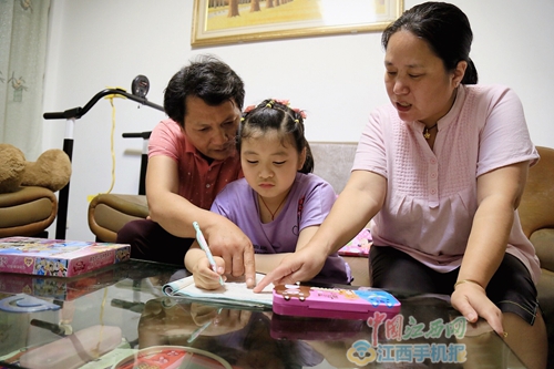 “爱心伯伯”吴平芳折翼天使的守护神