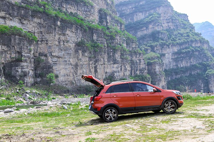 开着奔驰260的视频,开着es200去旅游是什么样的体验