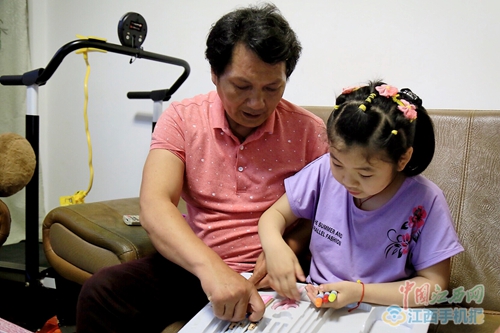 “爱心伯伯”吴平芳折翼天使的守护神