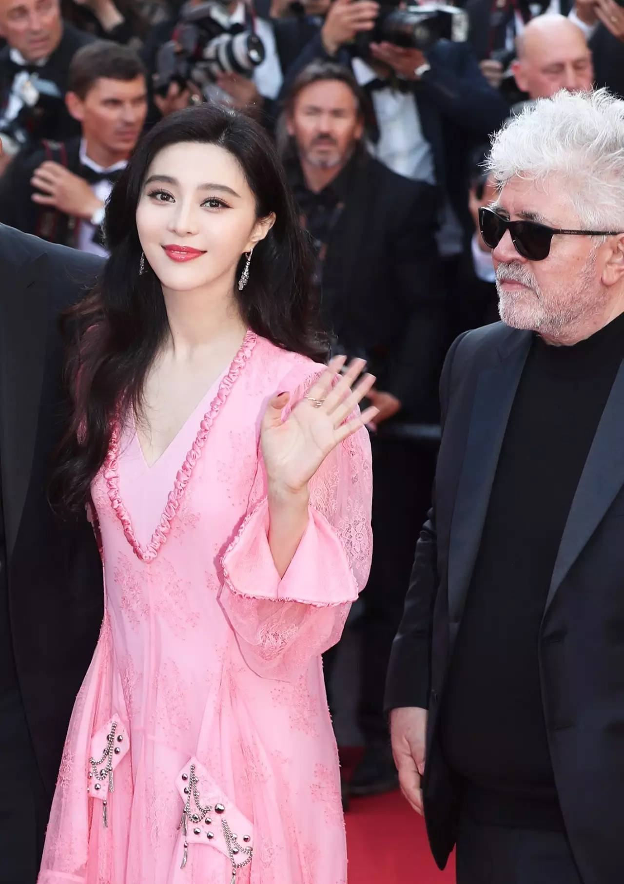 范冰冰全程陪伴,范冰冰踏上戛纳红毯的那一刻