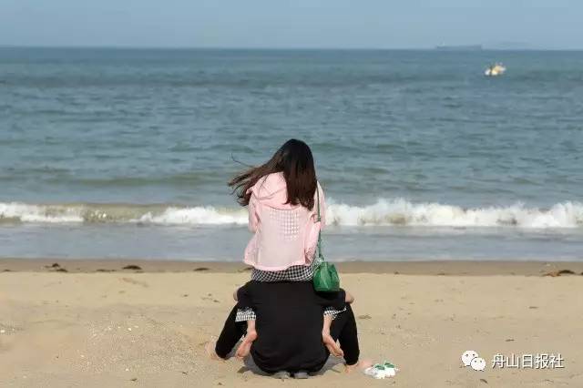 大眼微拍丨昨天的桃花岛上万人同过520，记者小哥却发现了另一类“风月无边”